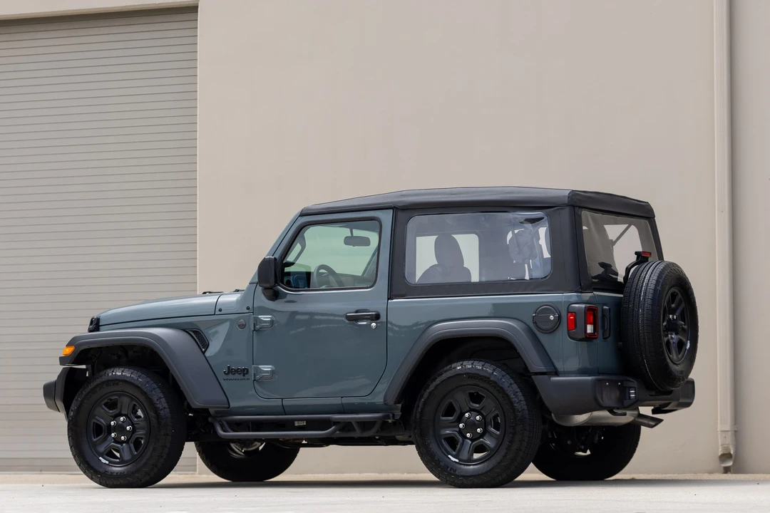 2025 Jeep JL Wrangler - Image 22 of 31