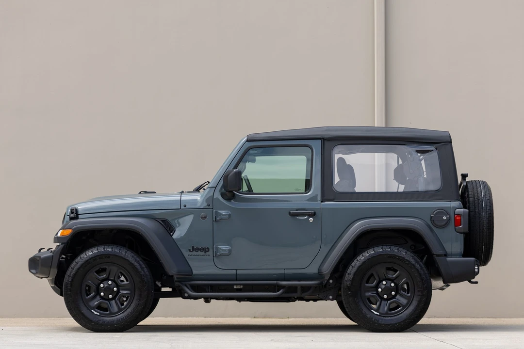 2025 Jeep JL Wrangler - Image 23 of 31