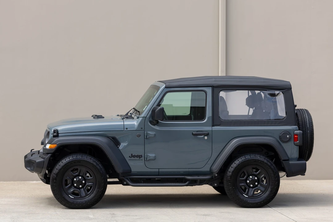 2025 Jeep JL Wrangler - Image 24 of 31