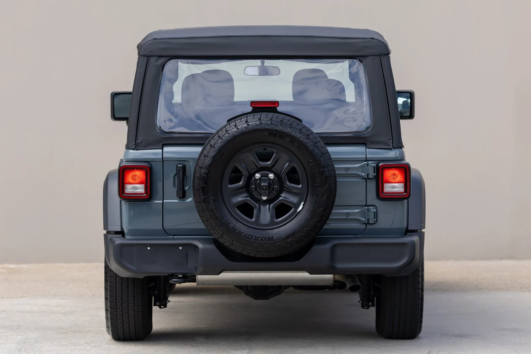 2025 Jeep JL Wrangler - Image 18 of 31