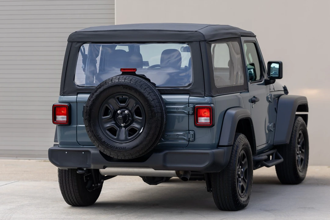 2025 Jeep JL Wrangler - Image 17 of 31