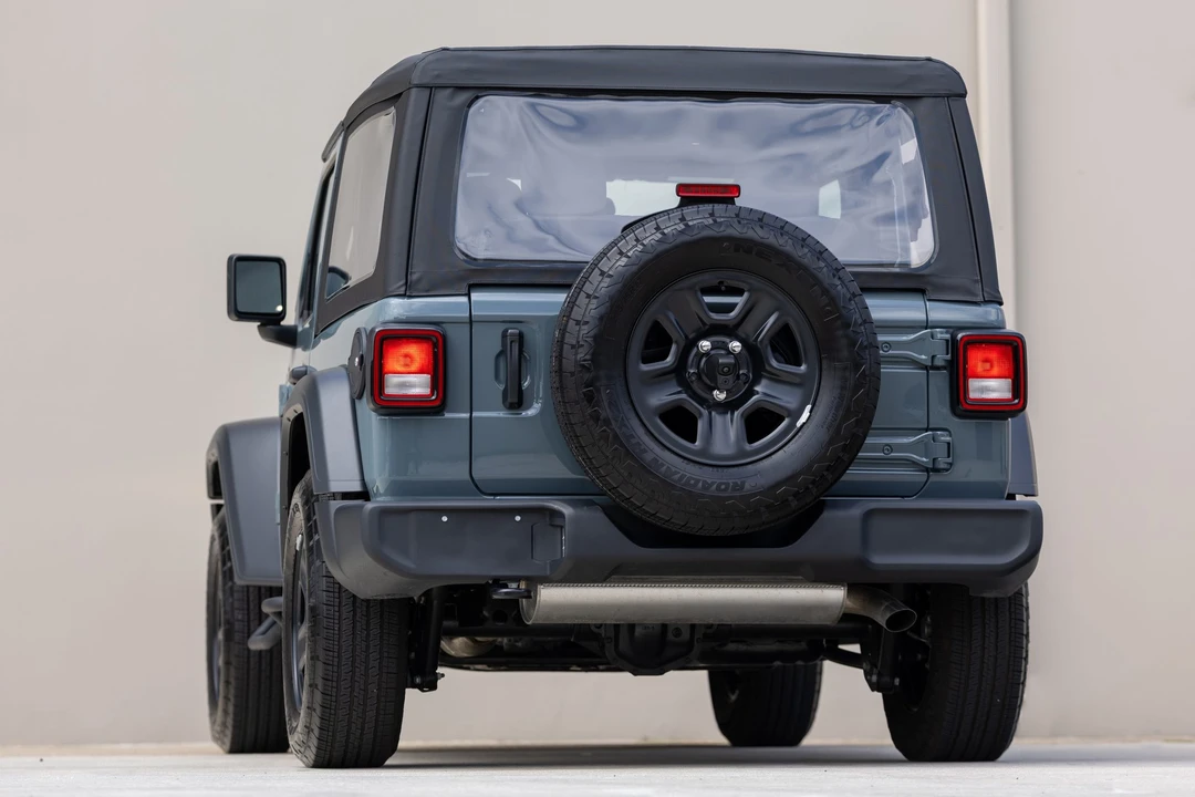 2025 Jeep JL Wrangler - Image 19 of 31