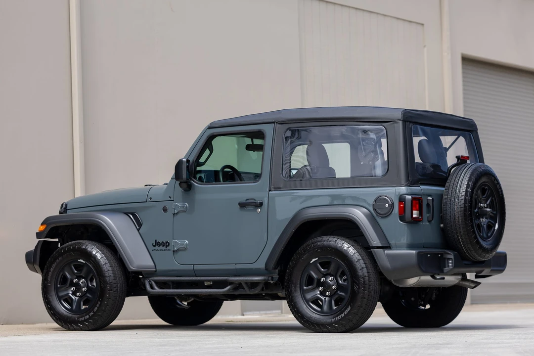 2025 Jeep JL Wrangler - Image 21 of 31
