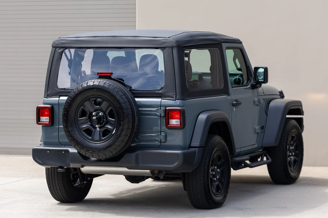2025 Jeep JL Wrangler - Image 16 of 31