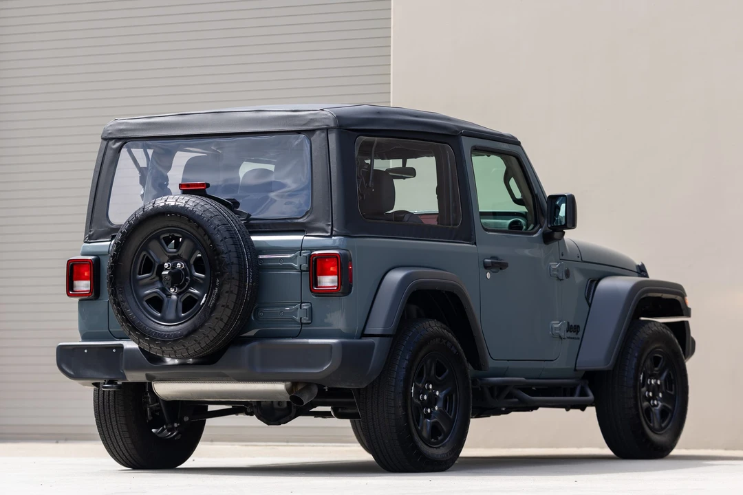 2025 Jeep JL Wrangler - Image 15 of 31