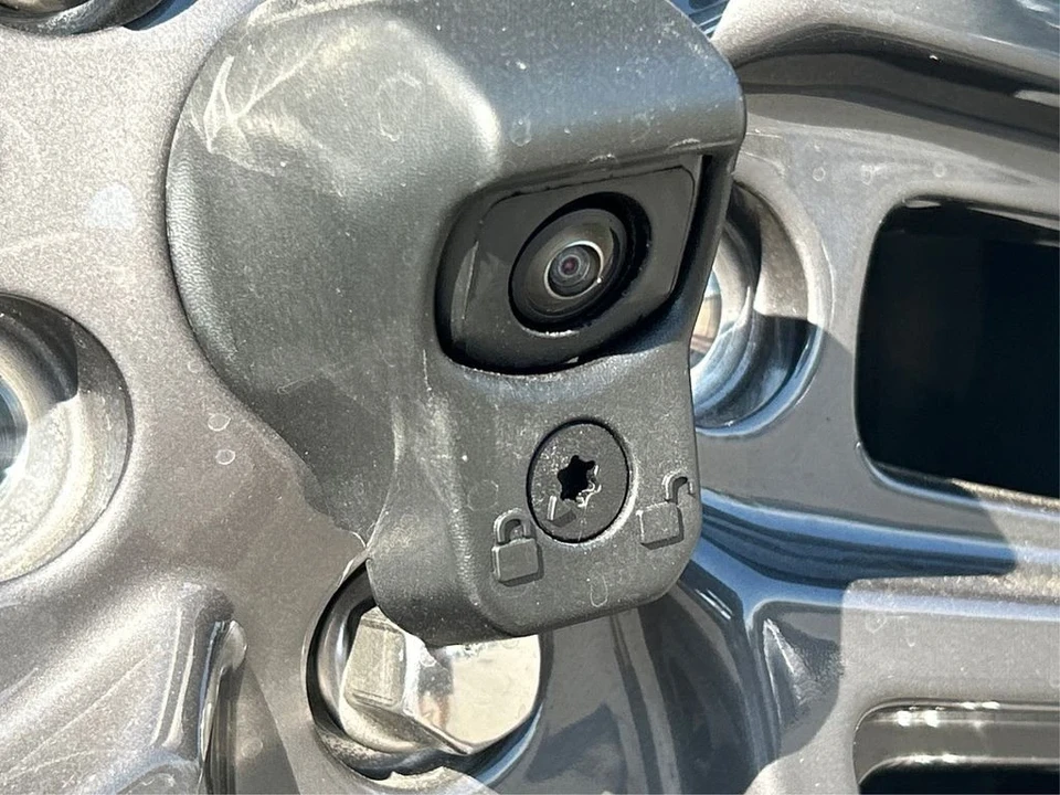 2025 Jeep JL Wrangler - Image 16 of 21