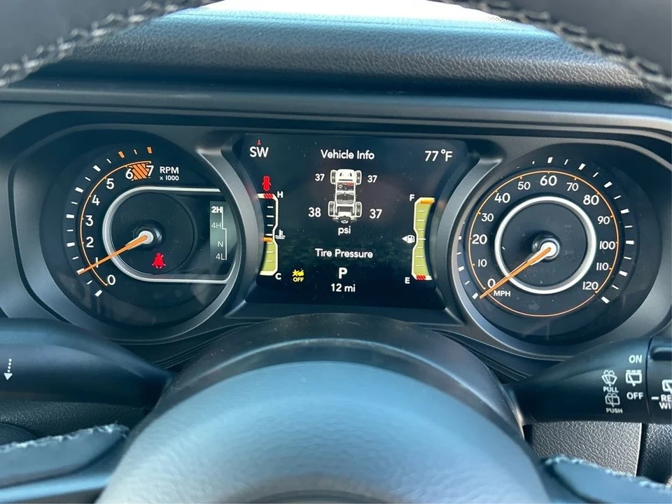 2025 Jeep JL Wrangler - Image 20 of 21