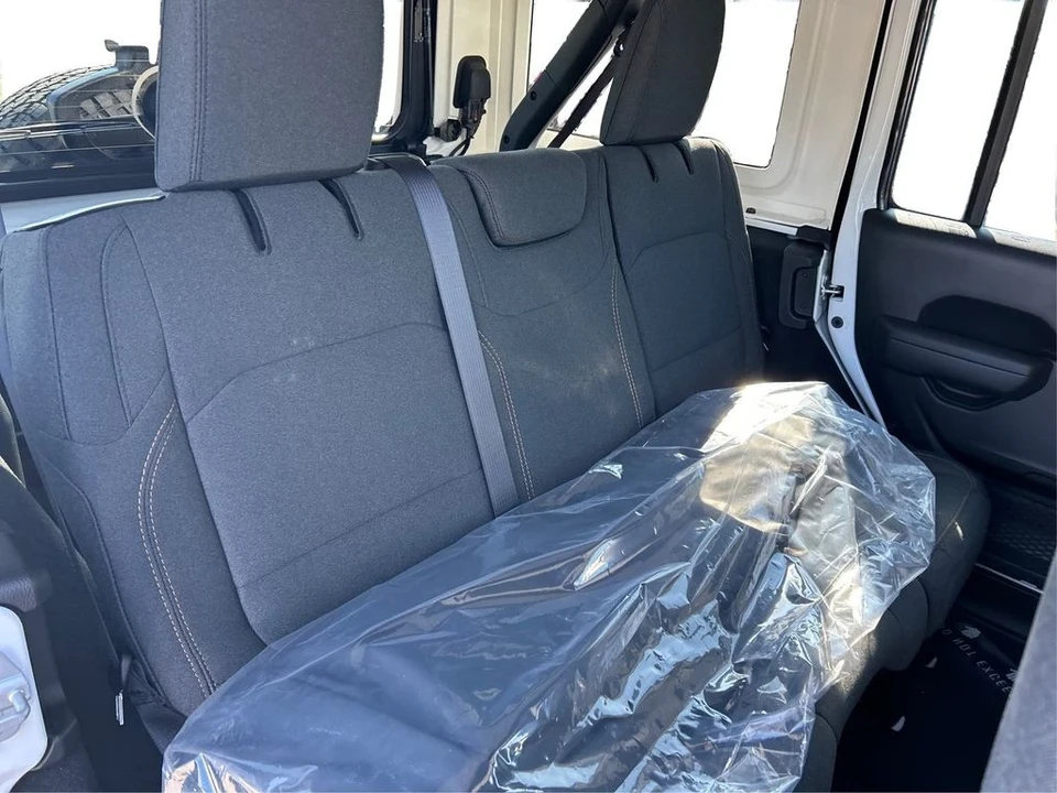 2025 Jeep JL Wrangler - Image 18 of 21