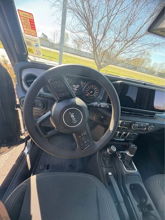 2025 Jeep JL Wrangler - Image 6 of 7