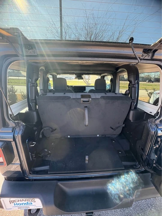 2025 Jeep JL Wrangler - Image 5 of 7