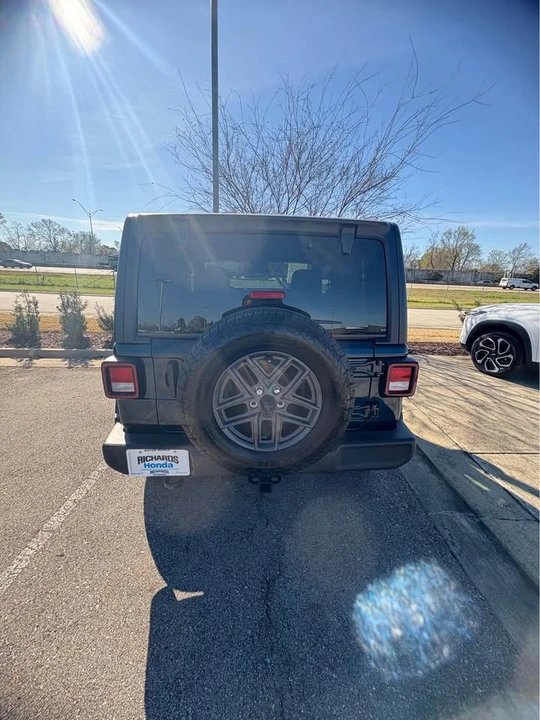 2025 Jeep JL Wrangler - Image 7 of 7