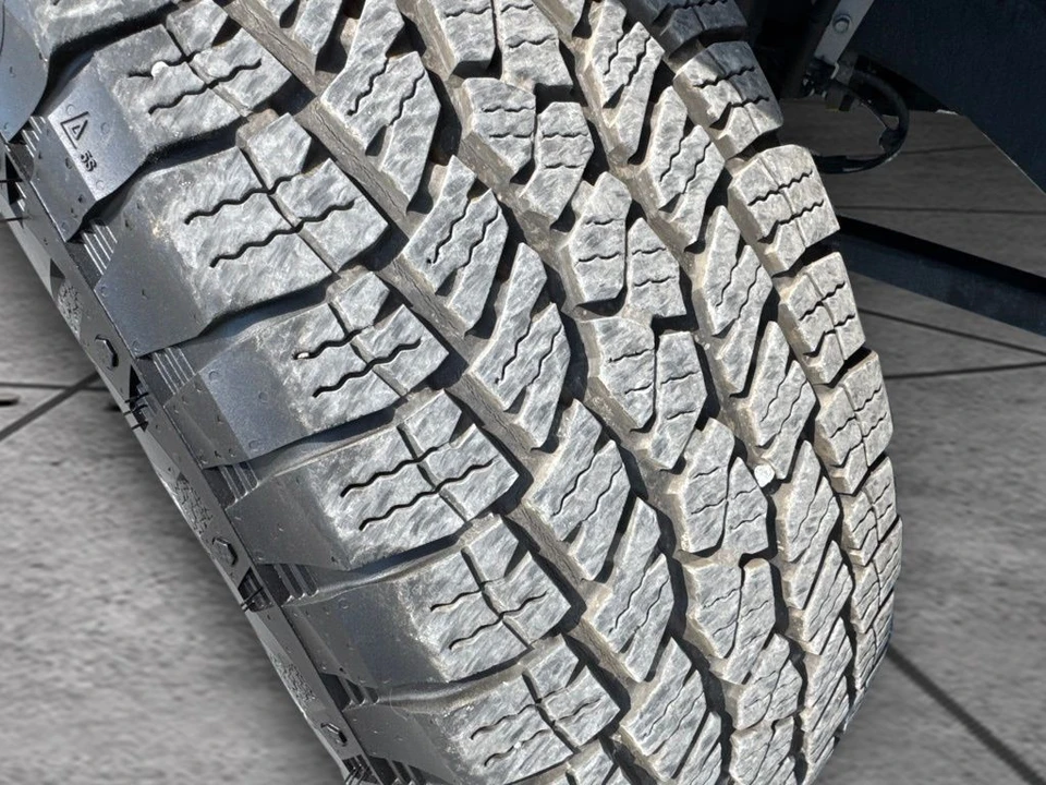 2025 Jeep JL Wrangler - Image 29 of 31