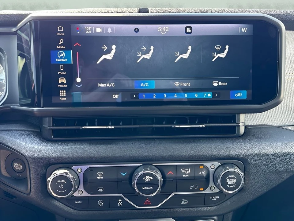 2025 Jeep JL Wrangler - Image 18 of 31