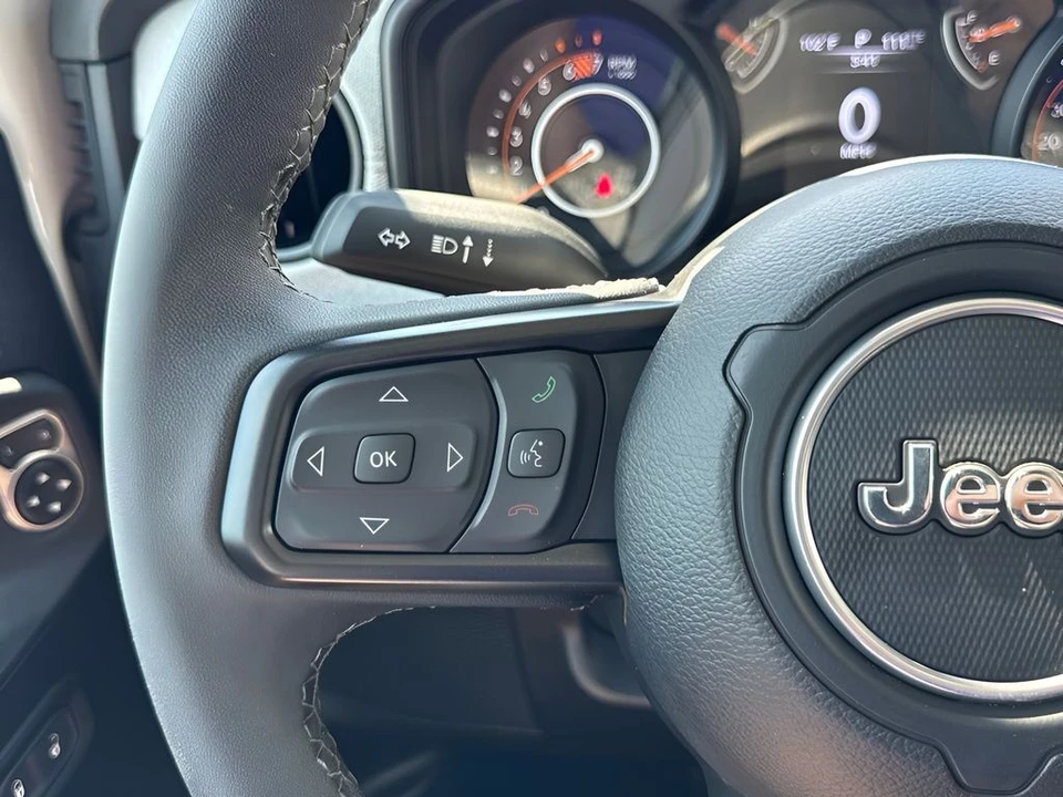 2025 Jeep JL Wrangler - Image 13 of 31