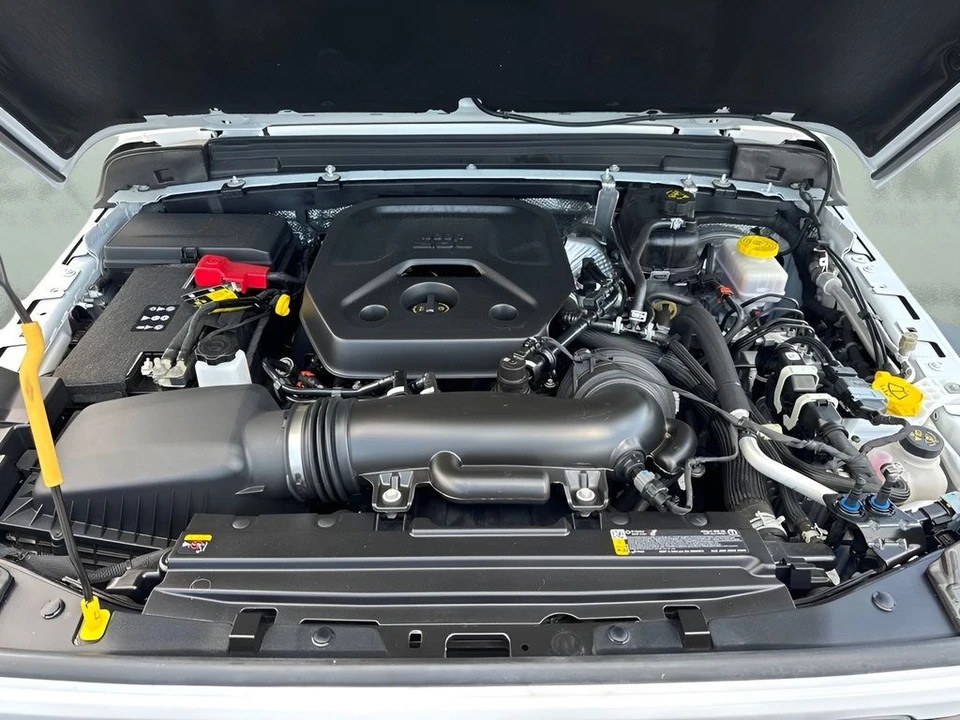 2025 Jeep JL Wrangler - Image 27 of 31
