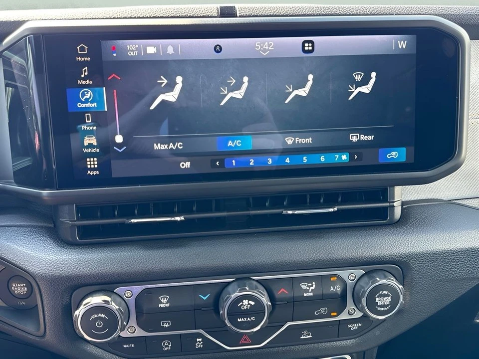 2025 Jeep JL Wrangler - Image 17 of 31