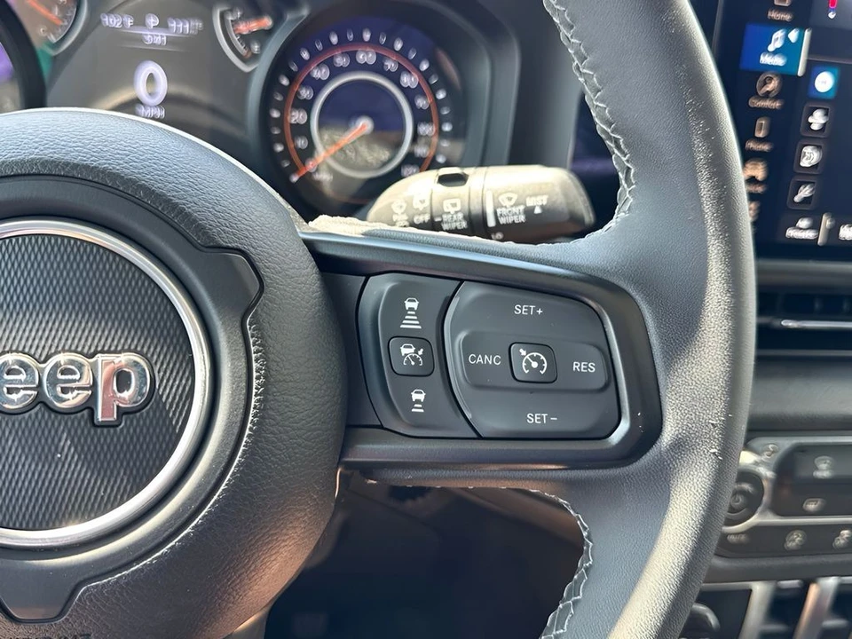 2025 Jeep JL Wrangler - Image 14 of 31