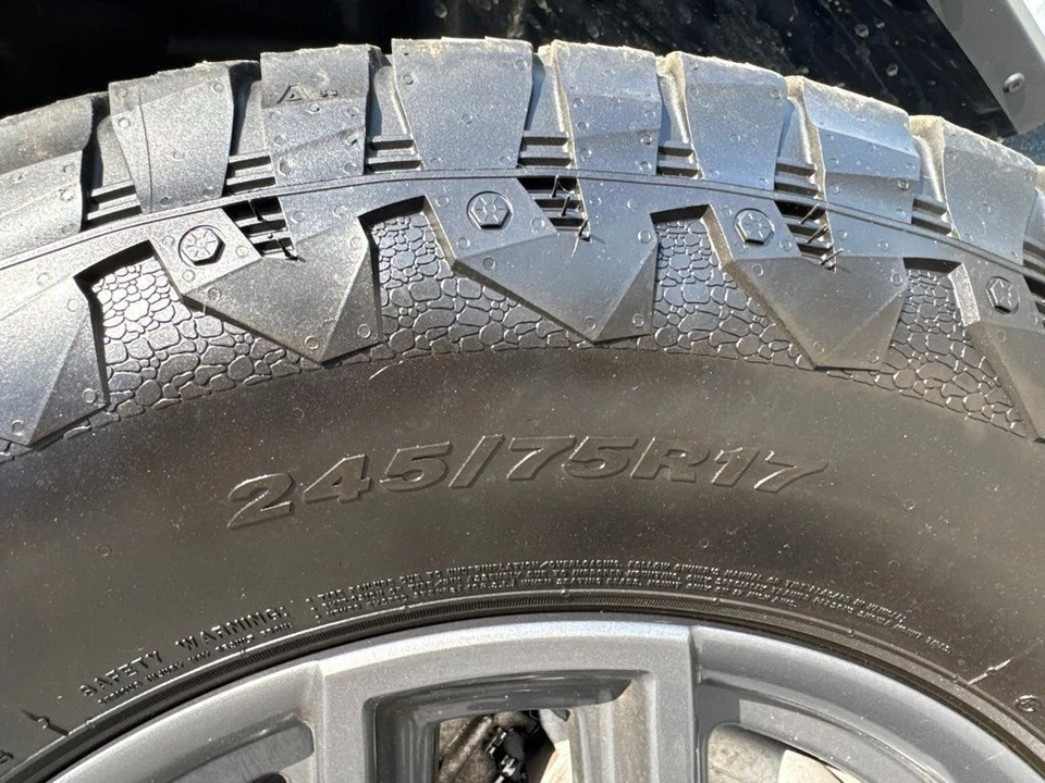 2025 Jeep JL Wrangler - Image 30 of 31