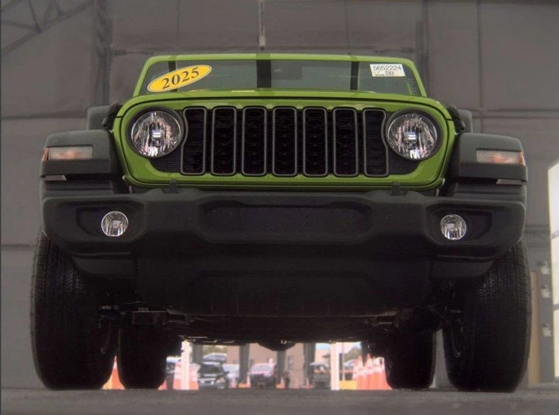 2025 Jeep JL Wrangler - Image 2 of 31