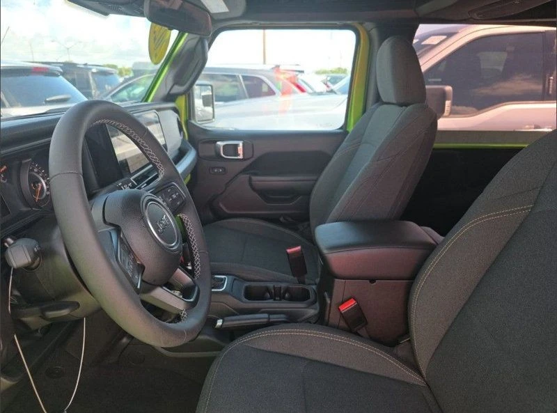 2025 Jeep JL Wrangler - Image 19 of 31