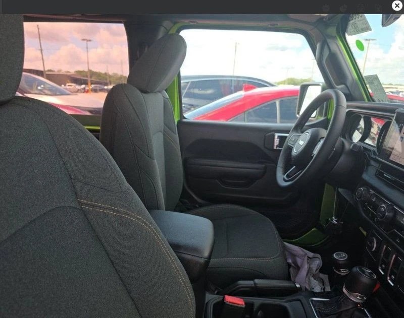 2025 Jeep JL Wrangler - Image 23 of 31