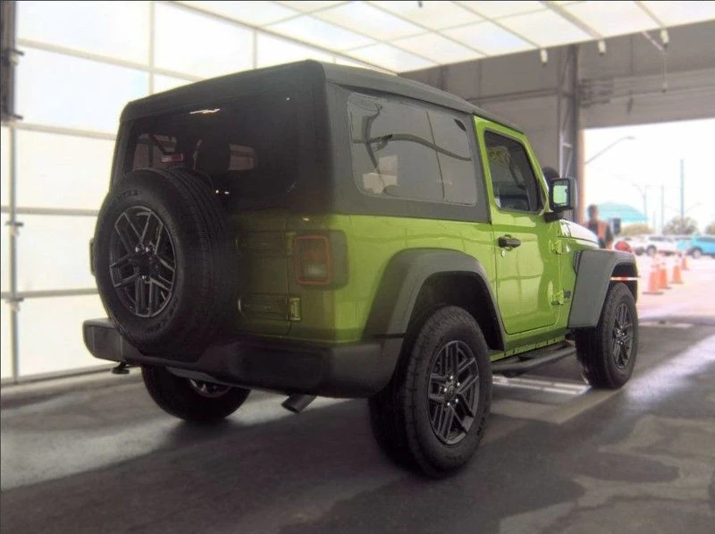 2025 Jeep JL Wrangler - Image 11 of 31