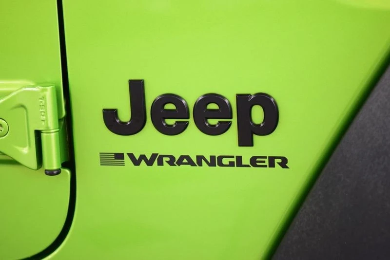 2025 Jeep JL Wrangler - Image 17 of 31