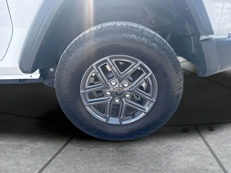 2025 Jeep JL Wrangler - Image 25 of 27
