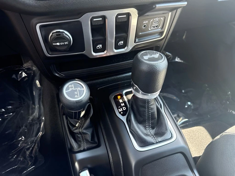 2025 Jeep JL Wrangler - Image 12 of 27