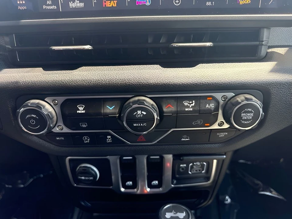 2025 Jeep JL Wrangler - Image 14 of 27