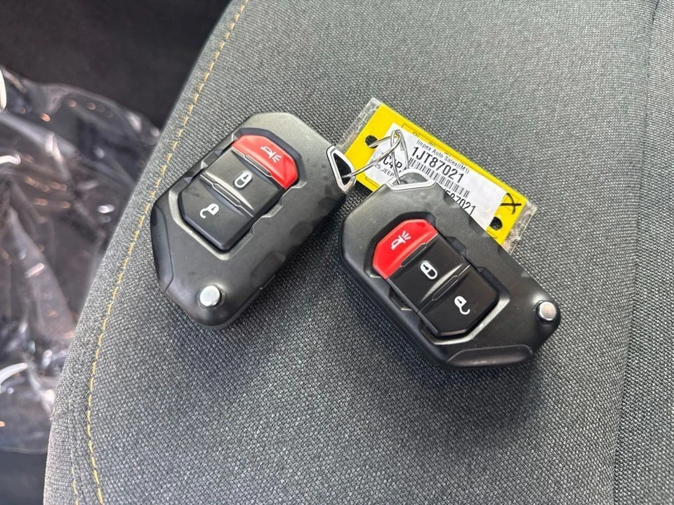 2025 Jeep JL Wrangler - Image 23 of 27