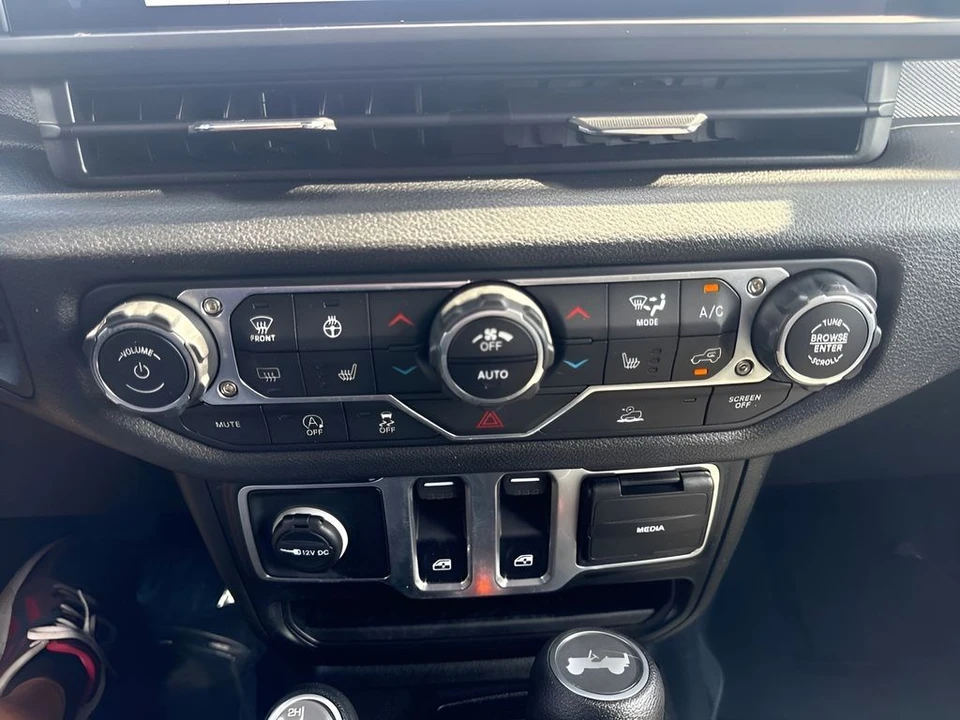 2025 Jeep JL Wrangler - Image 14 of 29