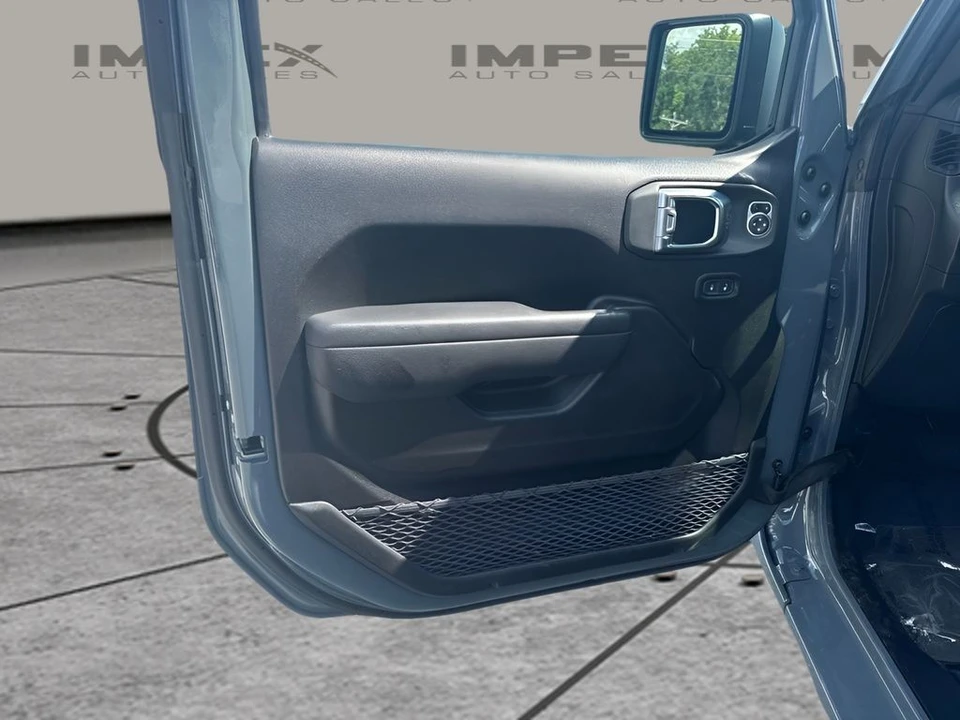 2025 Jeep JL Wrangler - Image 21 of 29