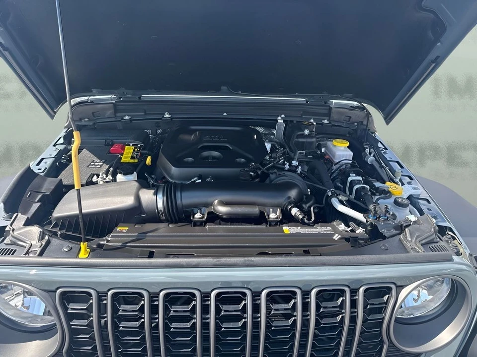 2025 Jeep JL Wrangler - Image 24 of 29