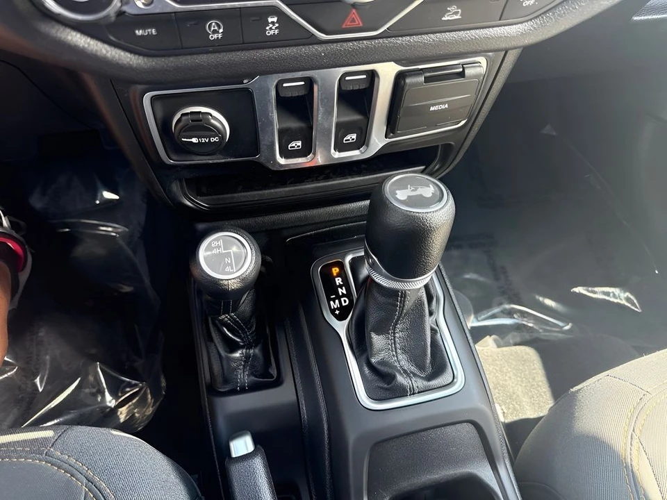 2025 Jeep JL Wrangler - Image 12 of 29
