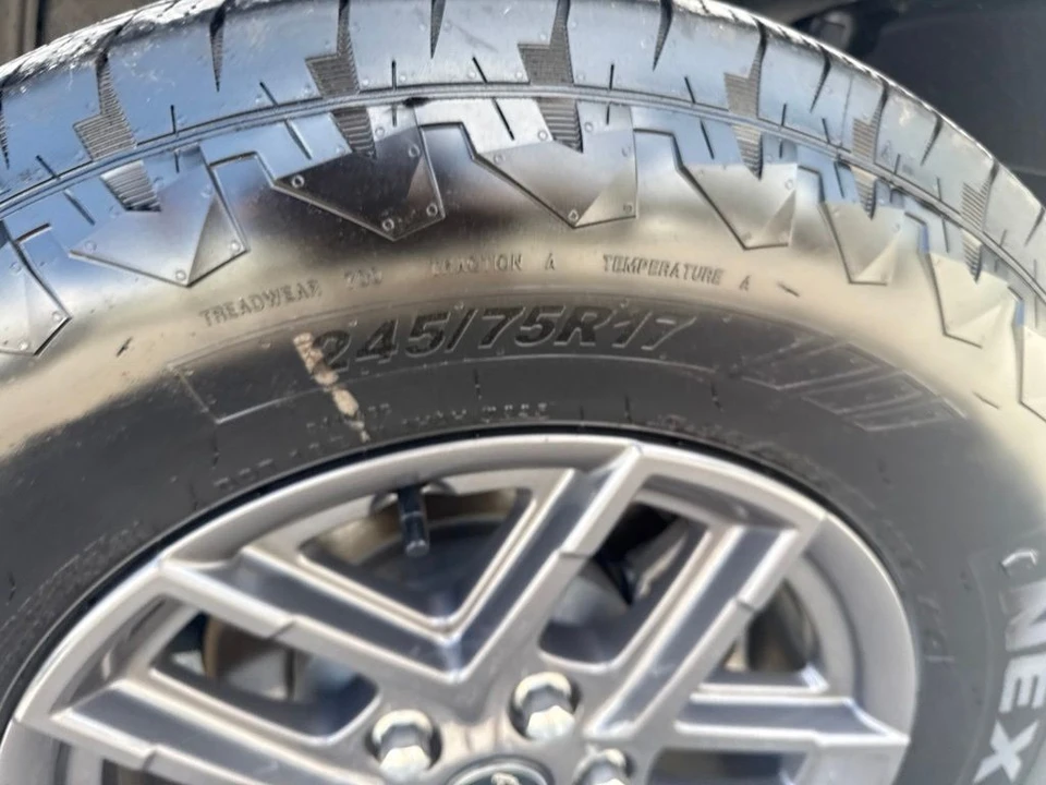 2025 Jeep JL Wrangler - Image 27 of 29