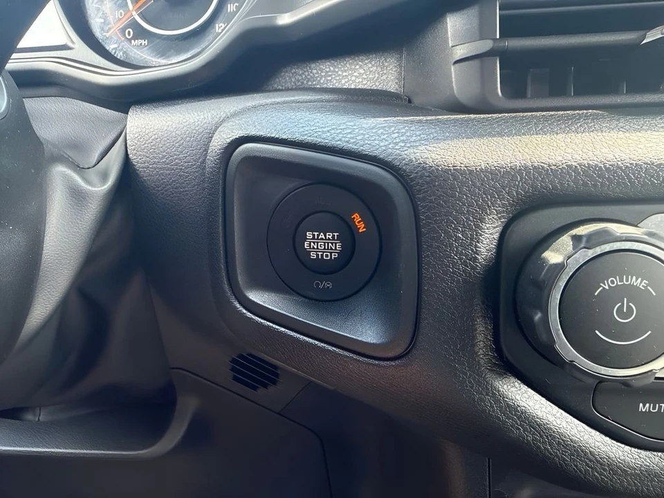2025 Jeep JL Wrangler - Image 18 of 29