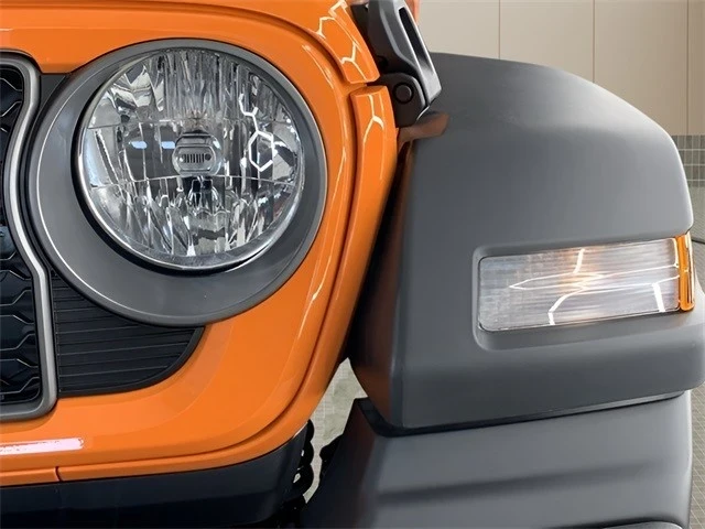 2025 Jeep JL Wrangler - Image 9 of 21