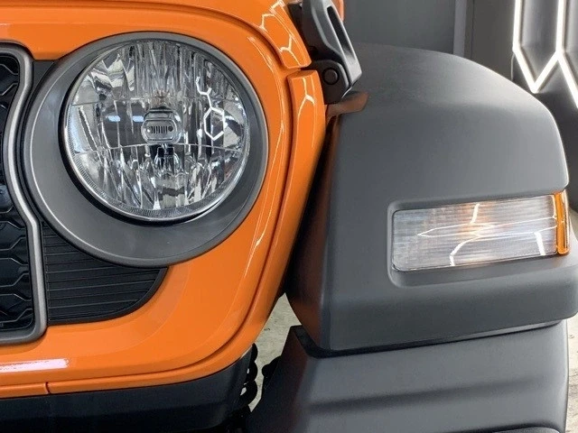 2025 Jeep JL Wrangler - Image 9 of 21
