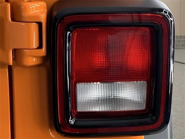 2025 Jeep JL Wrangler - Image 12 of 21