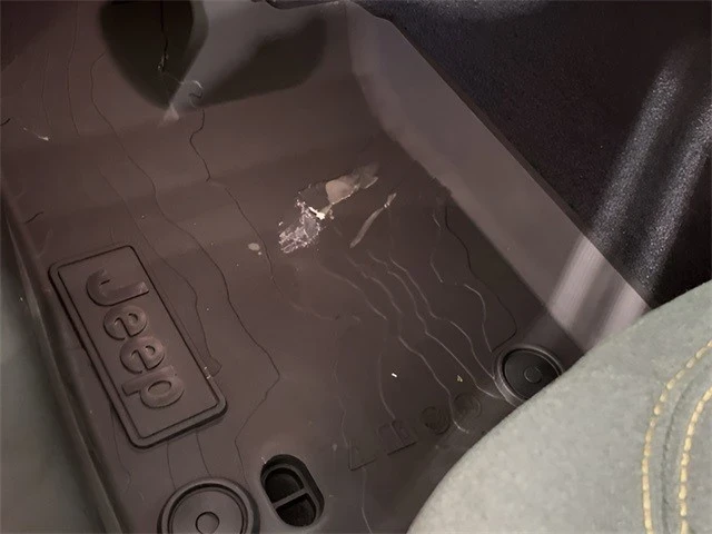 2025 Jeep JL Wrangler - Image 17 of 21