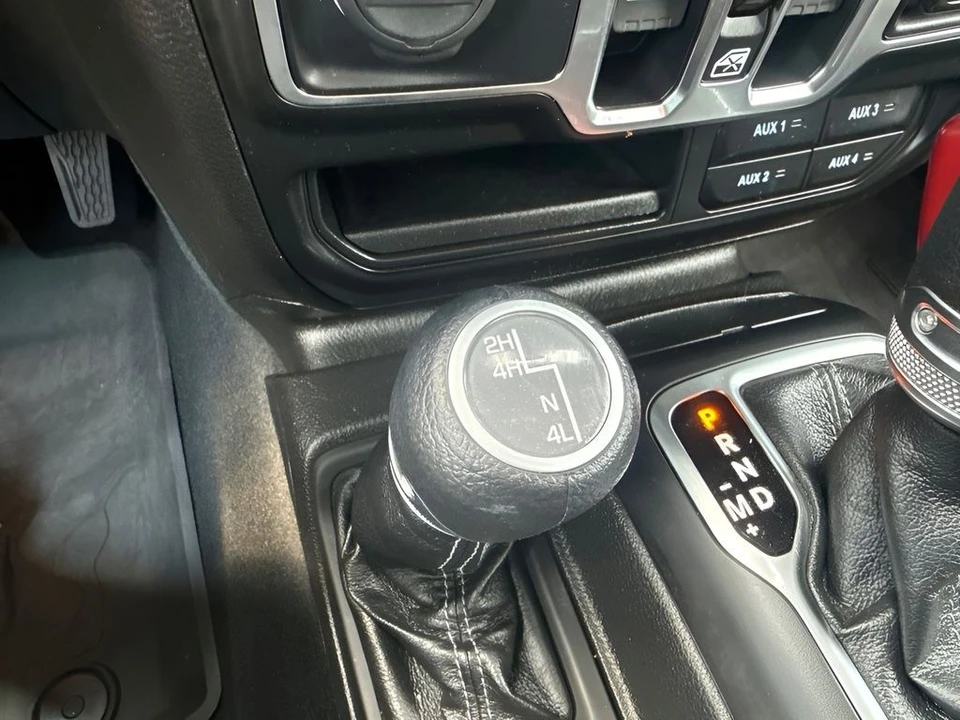 2025 Jeep JL Wrangler - Image 19 of 30