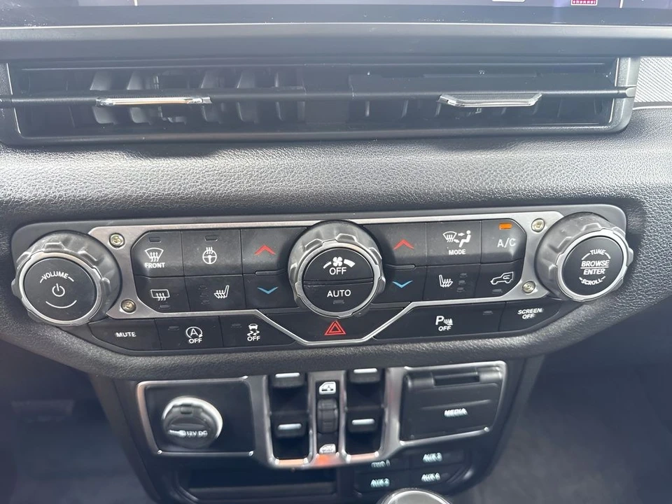 2025 Jeep JL Wrangler - Image 15 of 30