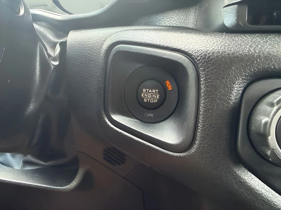 2025 Jeep JL Wrangler - Image 18 of 30