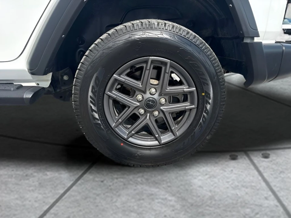 2025 Jeep JL Wrangler - Image 29 of 30