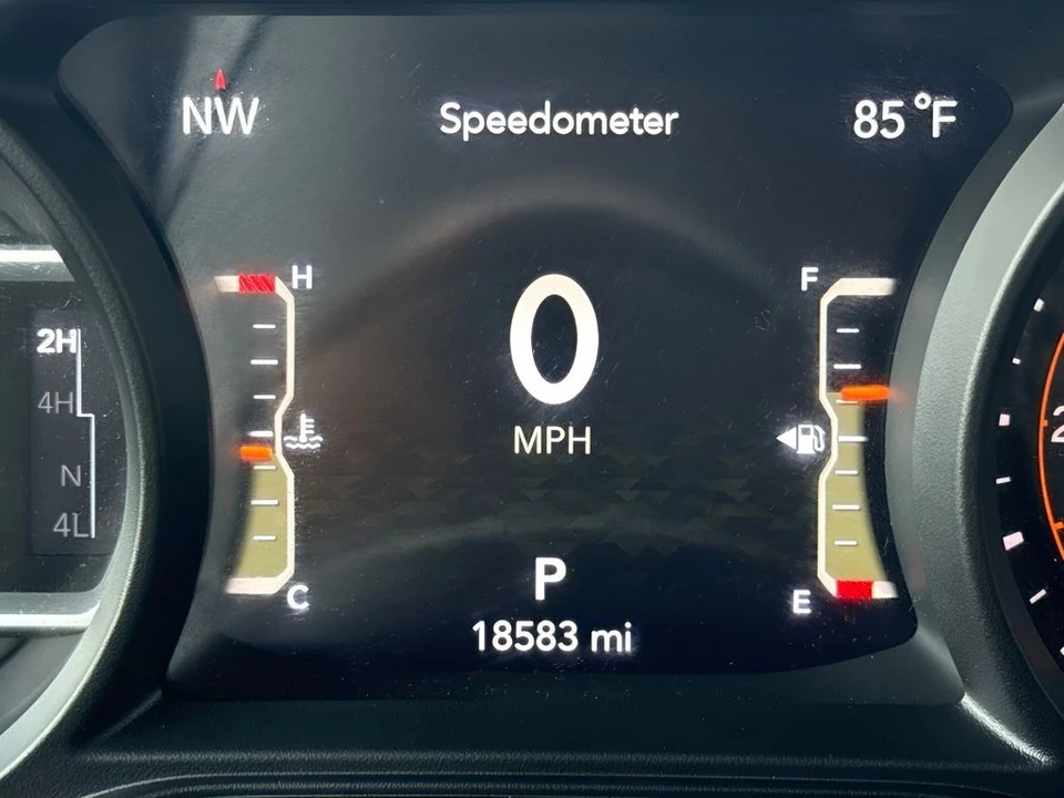 2025 Jeep JL Wrangler - Image 21 of 30