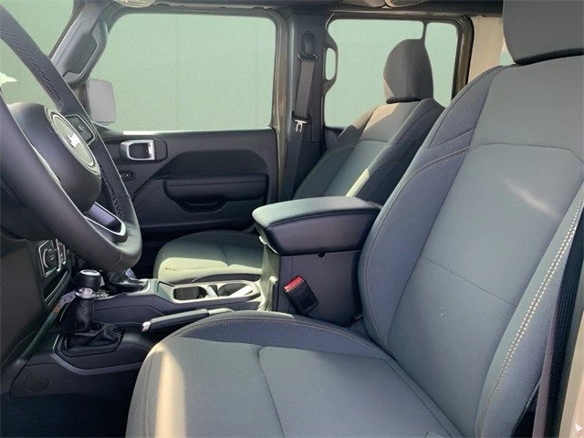 2025 Jeep JL Wrangler - Image 19 of 21
