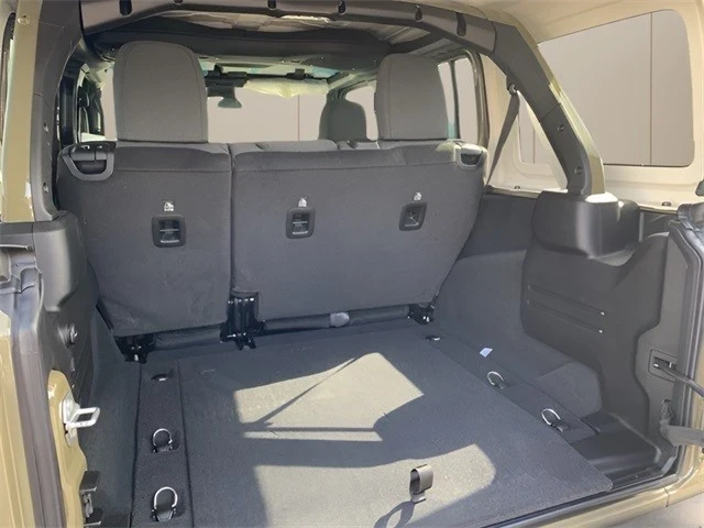 2025 Jeep JL Wrangler - Image 15 of 21