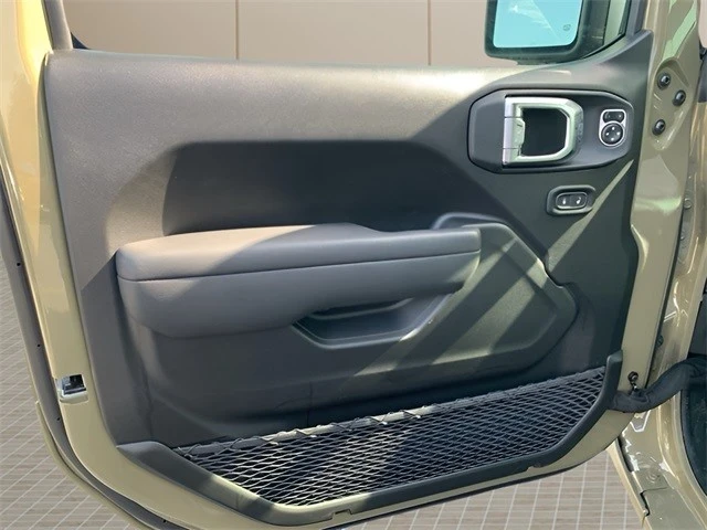 2025 Jeep JL Wrangler - Image 16 of 21