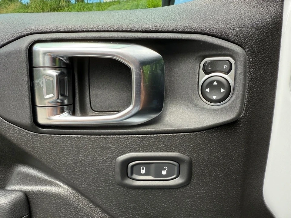 2025 Jeep JL Wrangler - Image 13 of 21